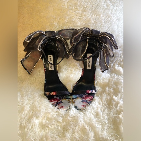 Steve Madden Black w/ Floral Accents and Bow NWOT size 6.5 Benni-R Satin Sandals - Picture 3 of 16